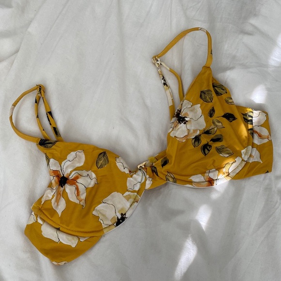 Beach Riot Bikini Top - Picture 2 of 3